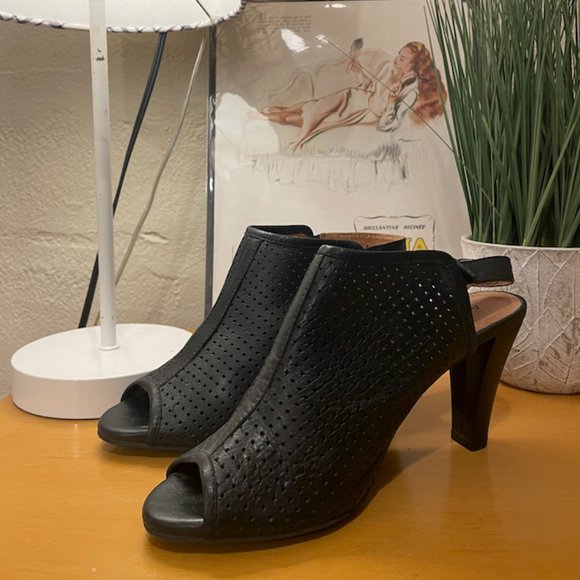 Ateliers Perforated Peep Toe Sling Black Shoes - Picture 1 of 3